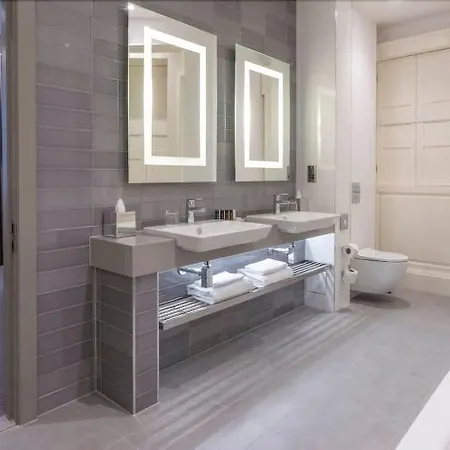 Hotell Clayton Charlemont 4*