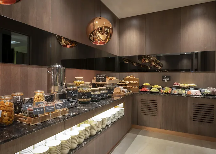 Clayton Charlemont Hotel 4*