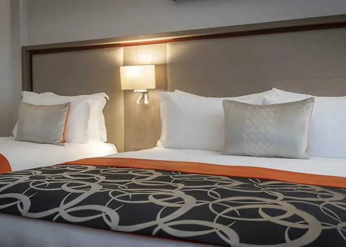 Hotel Clayton Charlemont 4*