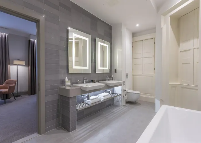 Clayton Charlemont 4*