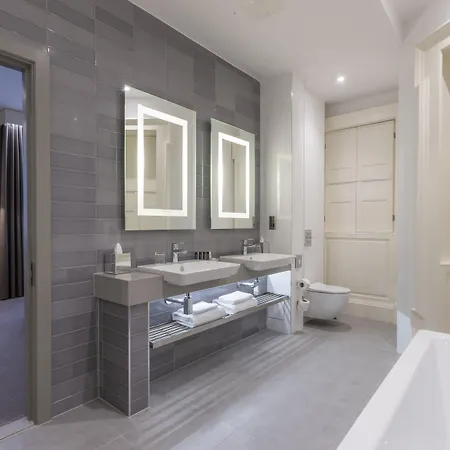 Clayton Charlemont 4*