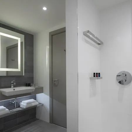 Hotel Clayton Charlemont 4*