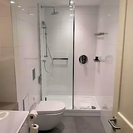Hotel Clayton Charlemont 4*