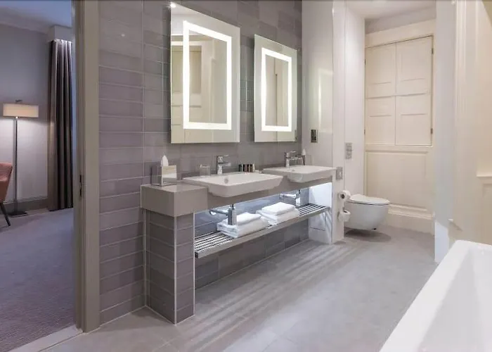 Отель Clayton Charlemont 4*