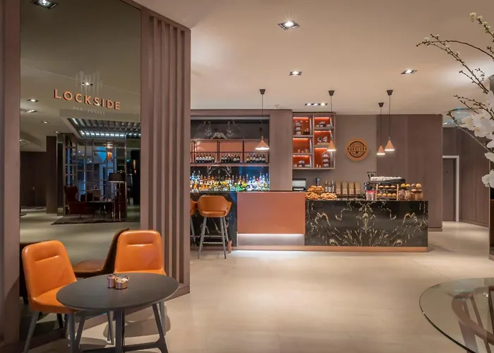 Clayton Charlemont Hotell