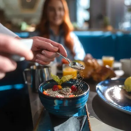 Clayton Charlemont فندق