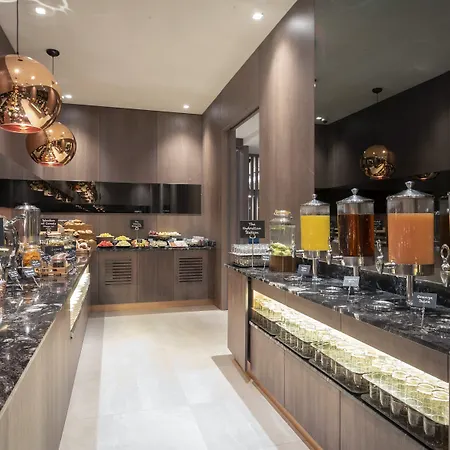 Clayton Charlemont دبلن