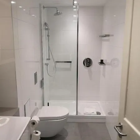 Clayton Charlemont 4*